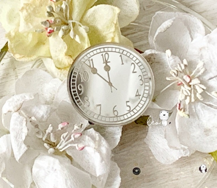 Decor made of silver acrylic LeoMammy "Watch", size 3.3 cm