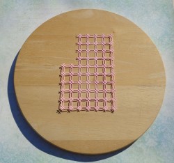 Вырубка " Сетка шестигранная" розовая матовая бумага 160 гр.