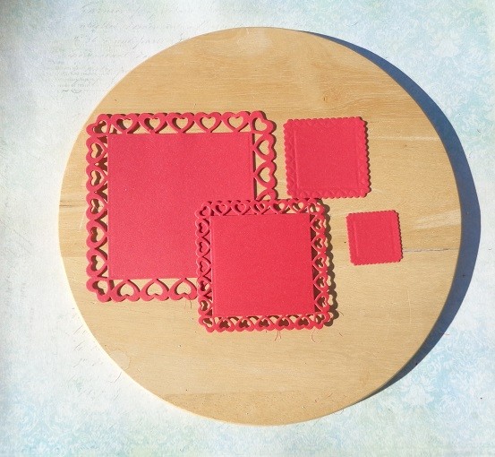Вырубка рамки 4 шт. квадрат с сердечками красная дизайнерская бумага перламутровая 290 гр.  
