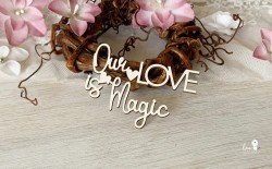 Чипборд LeoMammy надпись "Our love is magic", размер 5,1х3,7 см