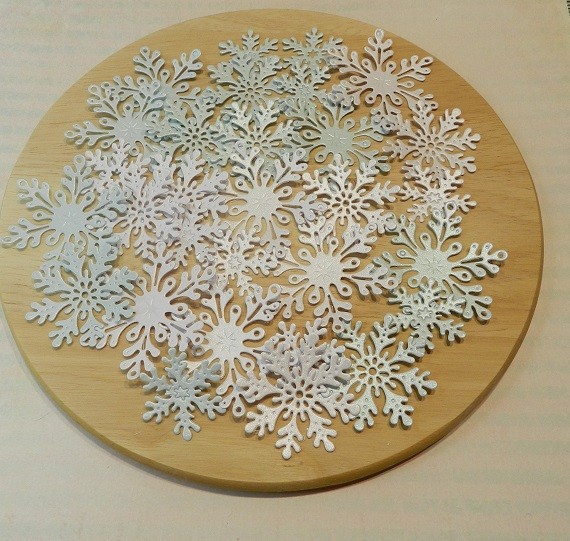 Cutting down a set of snowflakes 30 el. designer mother-of-pearl paper 290 gr.