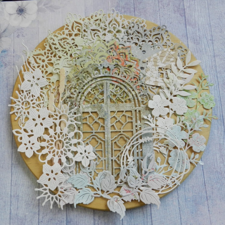 Вырубка набор 20эл. скрапбумага разных производителей.