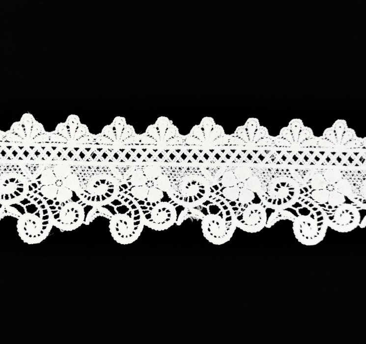 Frosted white lace guipure, width 7.5 cm, cut 50 cm