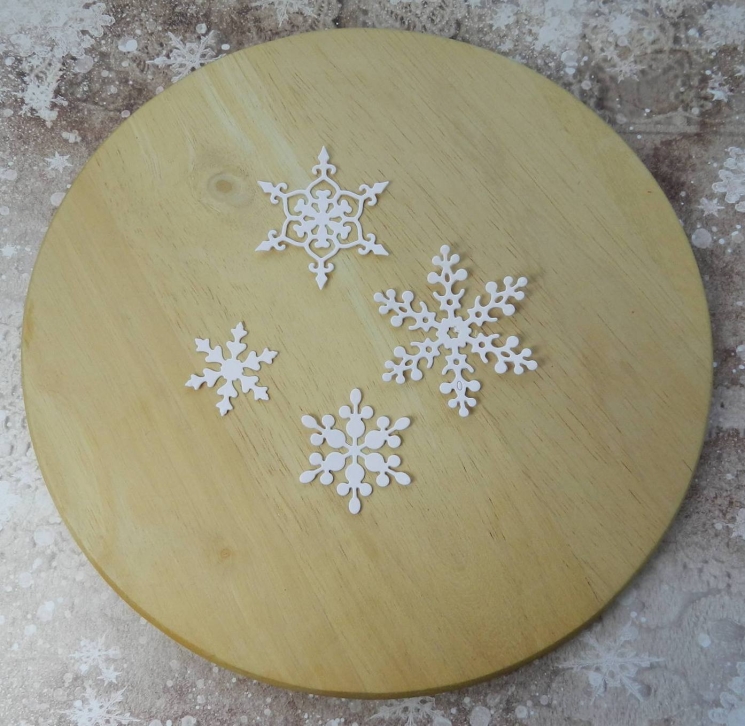 Вырубка Снежинки набор 4 шт. бумага белая кардсток 290 гр.