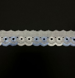 Белое с голубым шитье, 100% п/э, ширина 2,5 см, отрез 50 см 