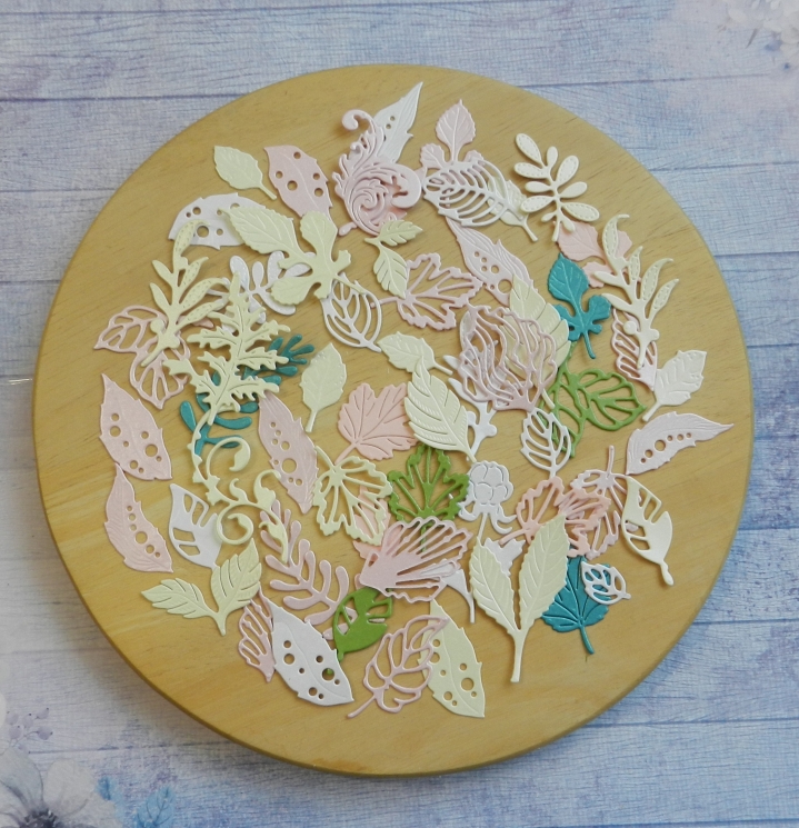 Вырубка набор листочков 55 эл. бумага дизайнерская перламутровая  290 гр.